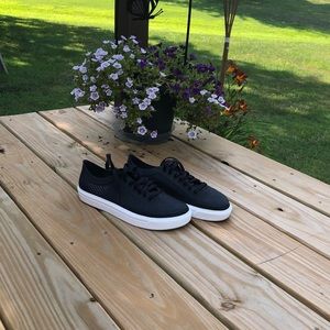 Size 10 crocs sneakers